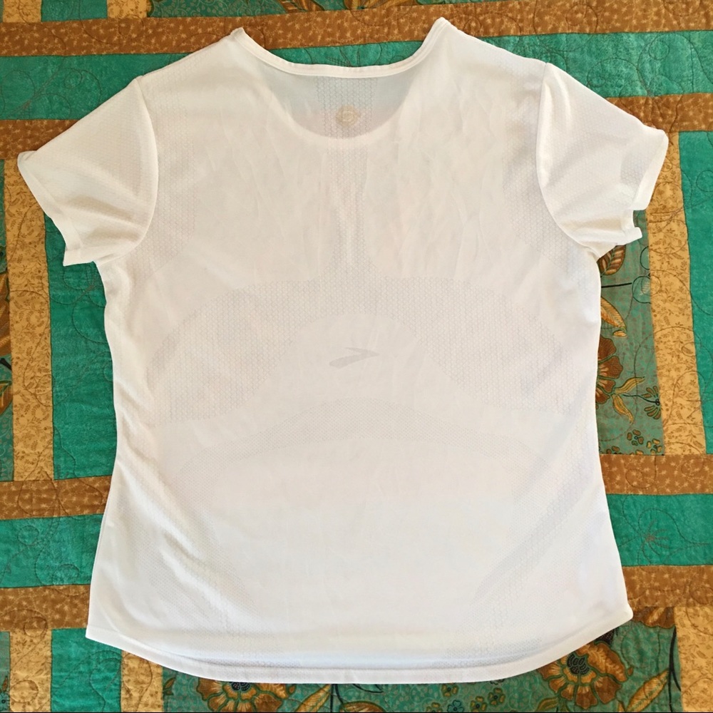Brooks Lightweight Workout ππ½ββοΈ Top - Picture 4 of 5